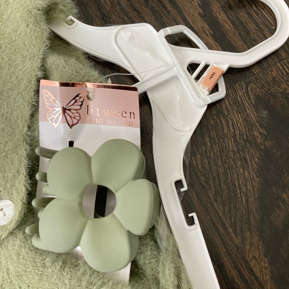 Girls Sage Green Daisy Floral Sweater & Skirt 3-Piece Set Size 2T - Picture 8 of 8